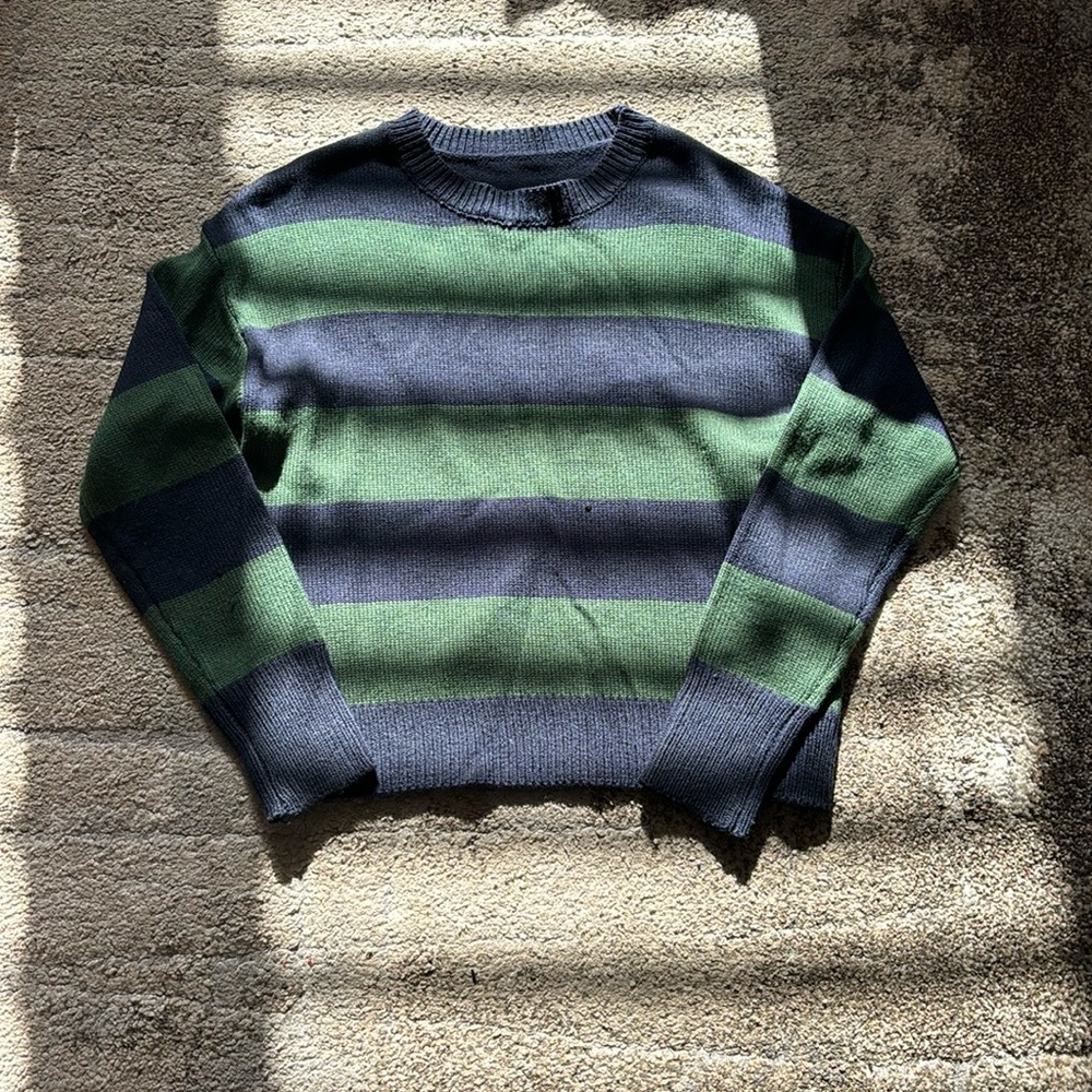 Never worn Cute navy blue and dark green sweater from shein size small!!